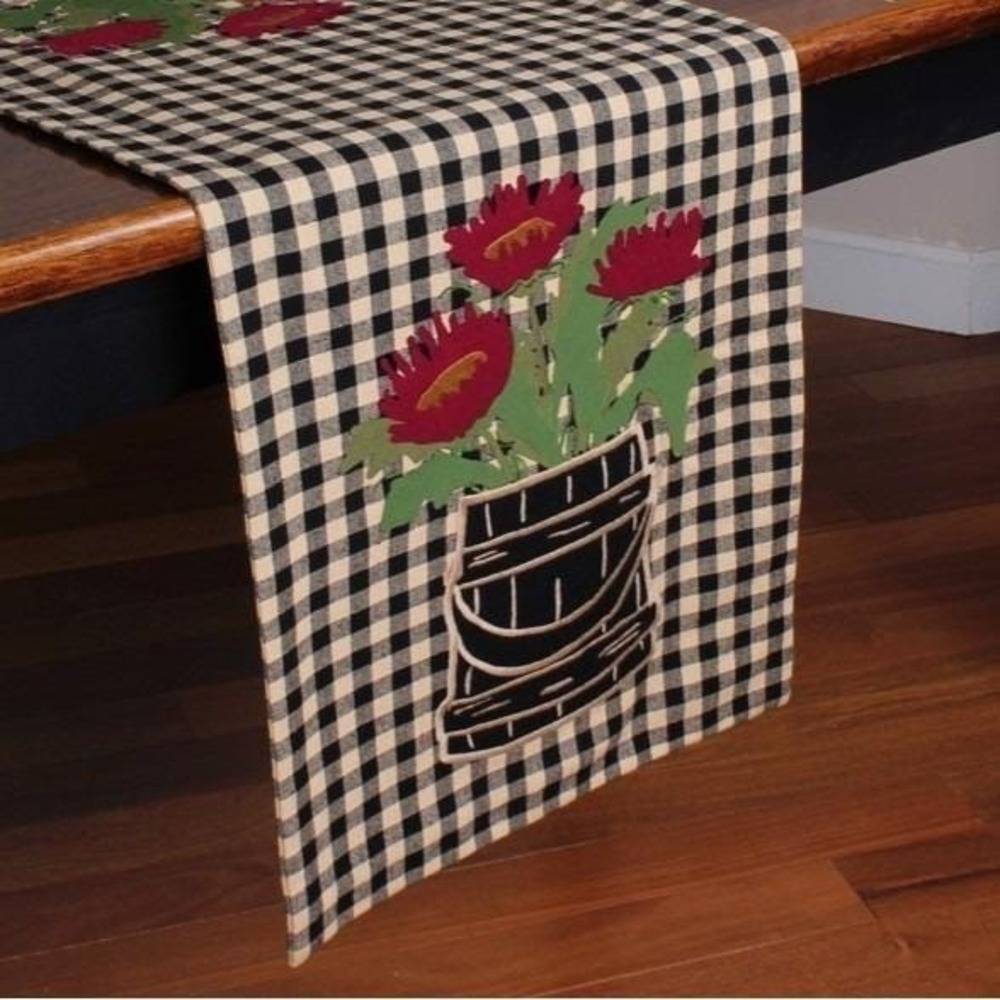 Primitive‎ Flowers in Firkin Table Runner Black Plaid Red Flowers 14"x36" New